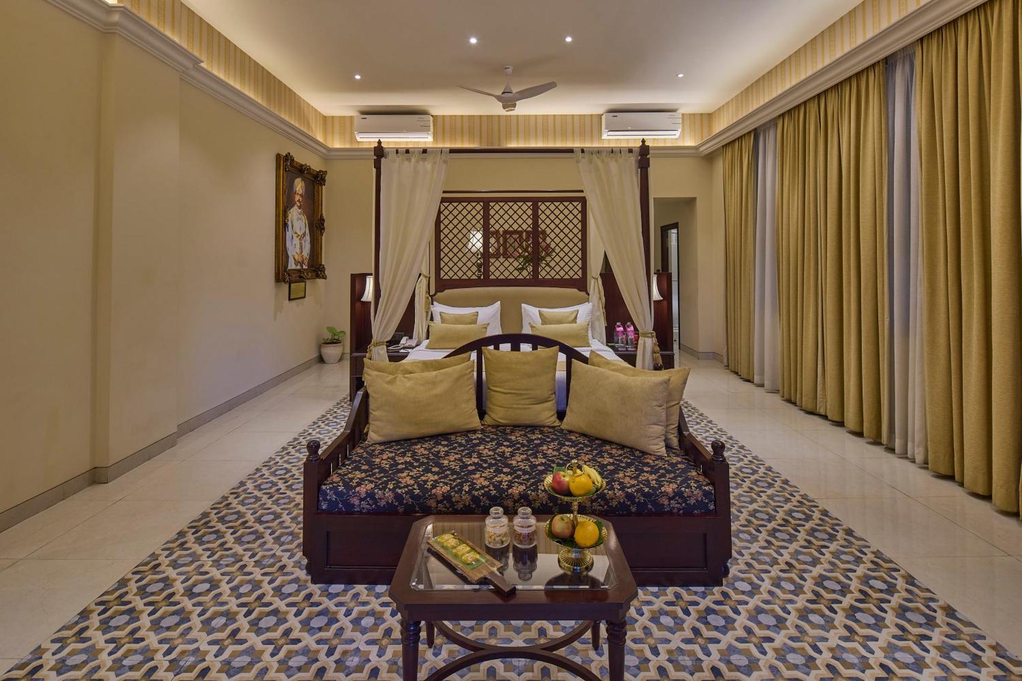 Royal Orchid Metropole Mysore Exterior foto