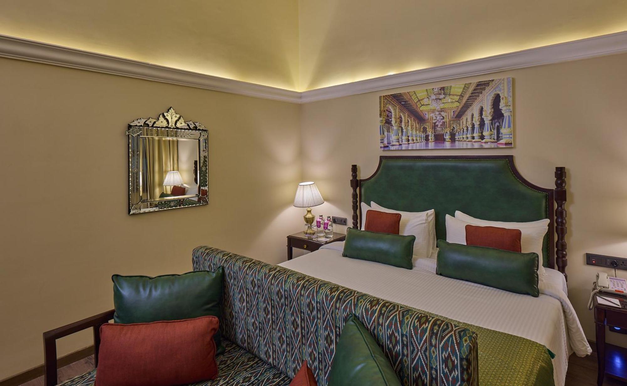 Royal Orchid Metropole Mysore Exterior foto
